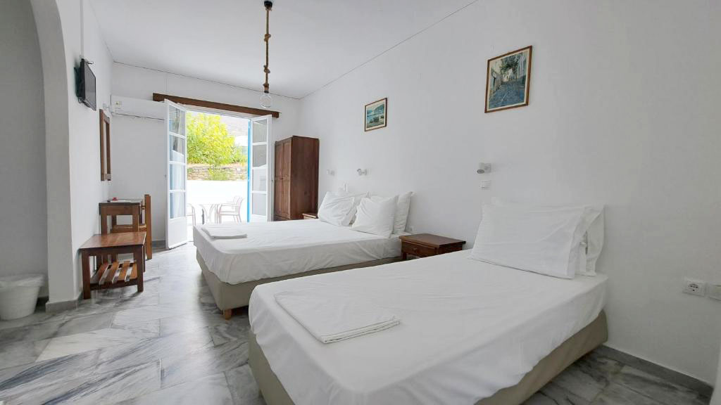 Standard Triple Studio 2 Bizas Paros accommodation Standard Triple Studio