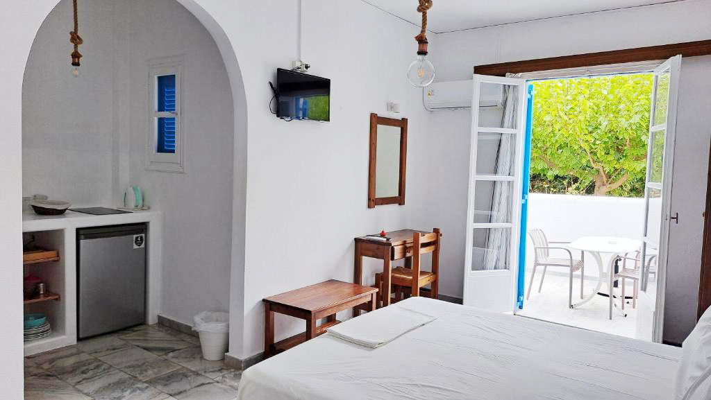 Standard Triple Studio 2 Bizas Paros accommodation Standard Triple Studio