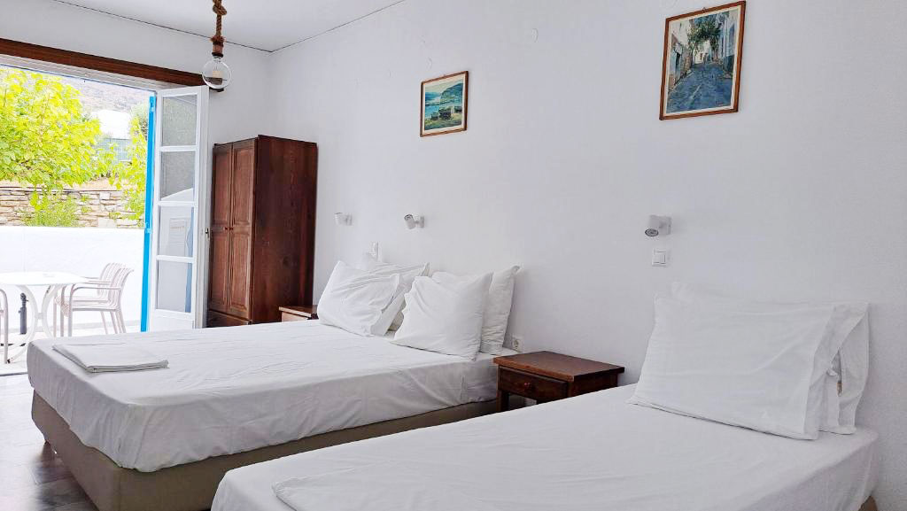 Standard Triple Studio 2 Bizas Paros accommodation Standard Triple Studio