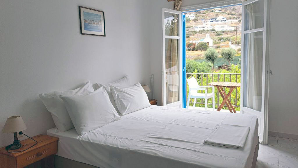 Standard Triple Studio Triple Studio Paros Bizas accommodation