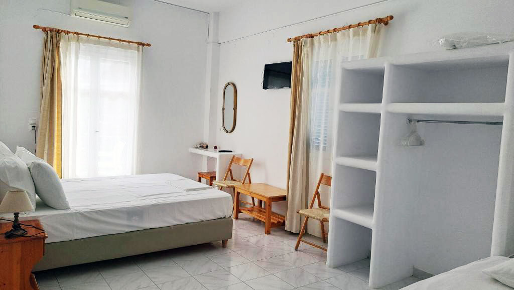 Standard Triple Studio Triple Studio Paros Bizas accommodation