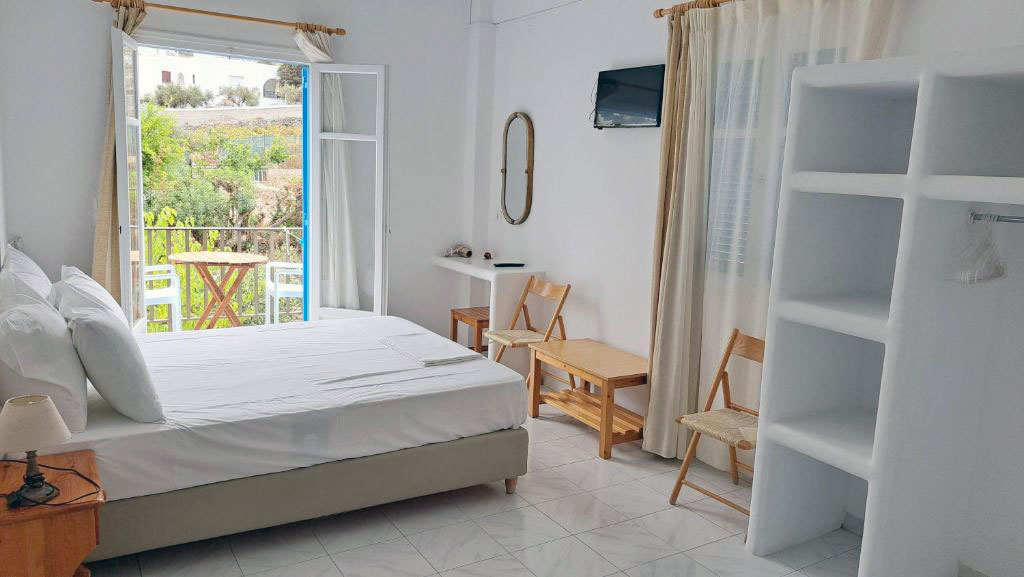 Standard Triple Studio Triple Studio Paros Bizas accommodation