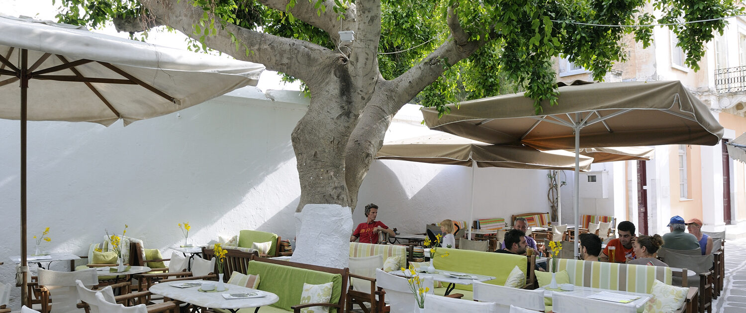 Parikia, île de Paros, une ville chargée d'histoire Parikia, île de Paros, une ville chargée d'histoire