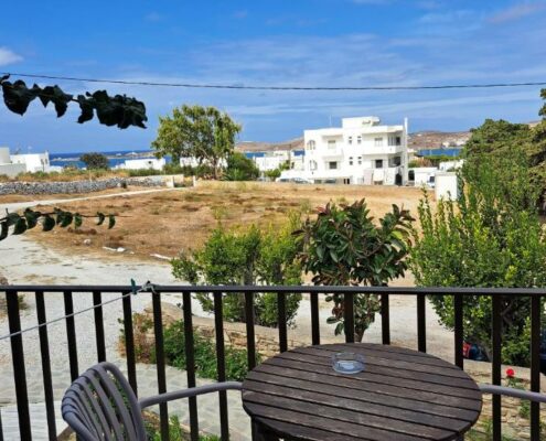 Chambre triple avec vue sur la mer Chambre avec vue sur la mer pour trois personnes - Hébergement à Paros Bizas