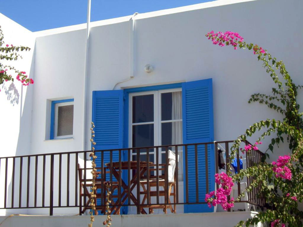 Chambre triple avec vue sur la mer Chambre avec vue sur la mer pour trois personnes - Hébergement à Paros Bizas