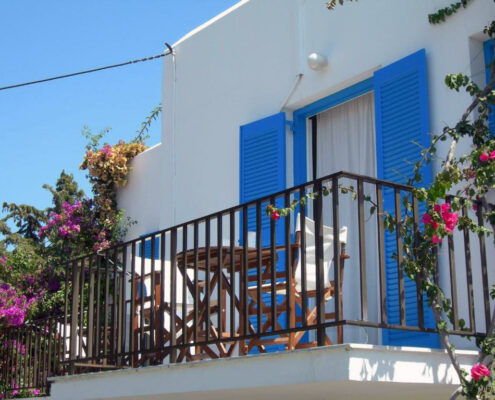 Chambre triple avec vue sur la mer Chambre avec vue sur la mer pour trois personnes - Hébergement à Paros Bizas