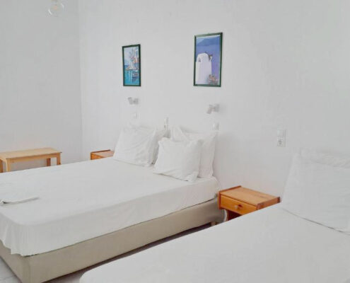 Chambre triple avec vue sur la mer Chambre avec vue sur la mer pour trois personnes - Hébergement à Paros Bizas